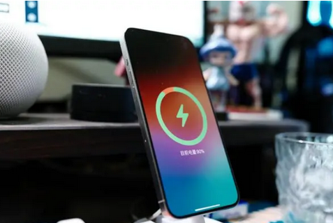 通许苹果15换屏服务分享用什么充电器给iPhone15充电更好 